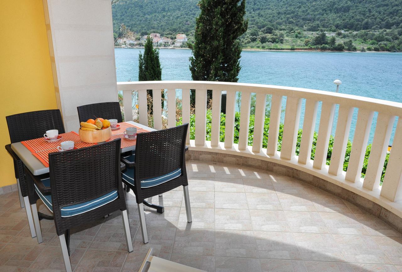 Vila More Grebastica Exterior photo